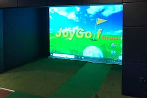 沖縄県名護市のインドアゴルフバー「FLOG」様に、弊社シミュレーター「Joygolf Smart+」と「G-shot Smart2」を導入いたしました！