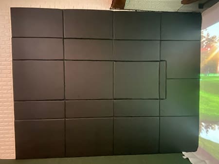 カット部をはめ込むことで窓をカバー