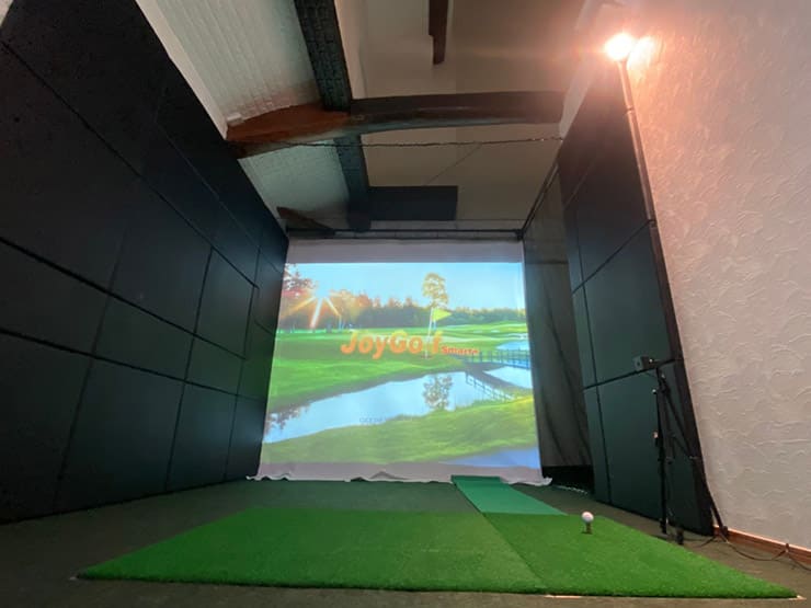 ゴルフランド社製シミュレーションゴルフ「JoyGolf Smart+」を設置