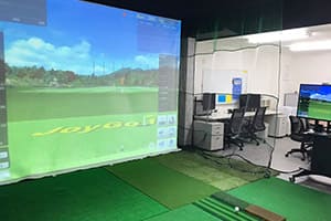 福岡県中部の太宰府ゴルフランド福岡OFFICEではシミュレーションゴルフの試打ができます