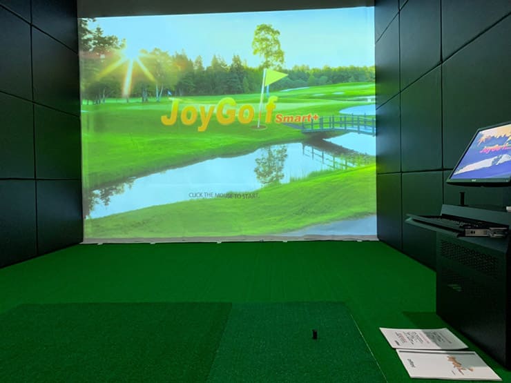 ゴルフランド社製シミュレーションゴルフ「JoyGolf Smart+」を設置