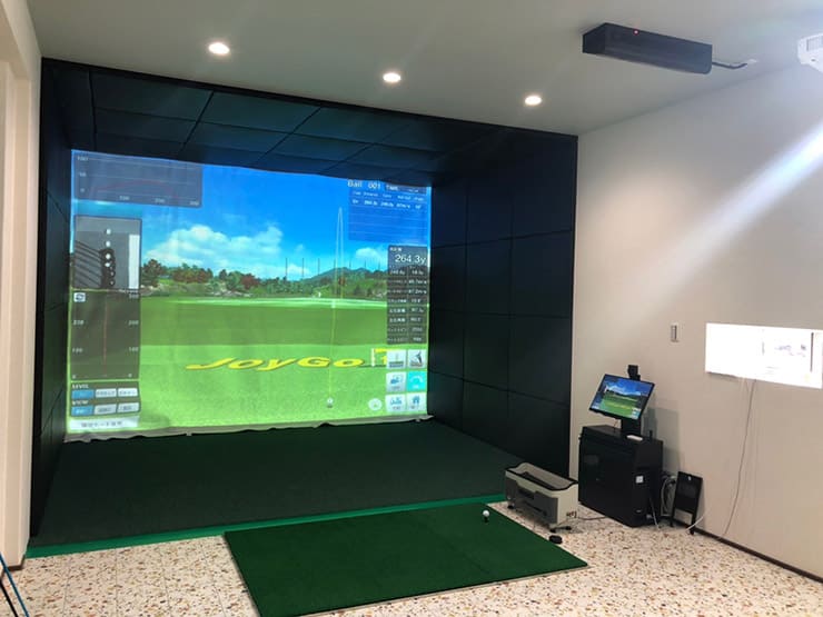 ゴルフランド社製シミュレーションゴルフ「JoyGolf Smart+」を設置