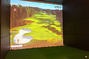 兵庫県尼崎市の個人様ご自宅に、弊社ゴルフシミュレーター「JoyGolf Smart+」を設置いたしました！施工の流れも動画でご覧いただけます。