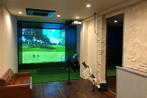 石川県のゴルフバー「HOLE19」様に、弊社ゴルフシミュレーター「JoyGolf Smart+」を設置いたしました！施工の流れも動画でご覧いただけます。