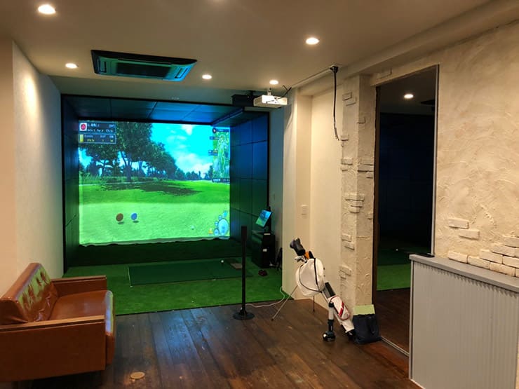 石川県のゴルフバー「HOLE19」様に、弊社ゴルフシミュレーター「JoyGolf  Smart+」を設置いたしました！施工の流れも動画でご覧いただけます。 | ゴルフシミュレーター販売【ゴルフランド】レンタル・中古あり