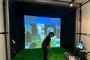 沖縄県設置ラッシュ第一弾！うるま市の個人様ご自宅に、弊社ゴルフシミュレーター「JoyGolf Smart+」を設置いたしました！施工の流れも動画でご覧いただけます。