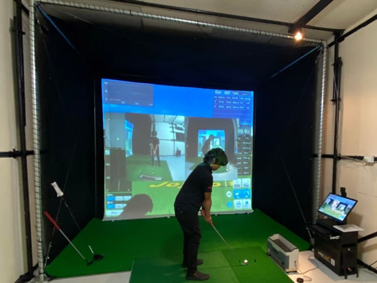 ゴルフランド社製シミュレーションゴルフ「JoyGolf Smart+」を設置