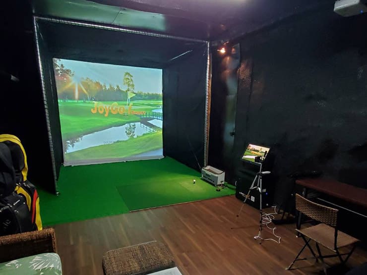 ゴルフランド社製シミュレーションゴルフ「JoyGolf Smart+」を設置