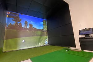 大分県の個人様ご自宅ガレージ内に、弊社ゴルフシミュレーター「JoyGolf Smart+」を設置いたしました！施工の流れも動画でご覧いただけます。