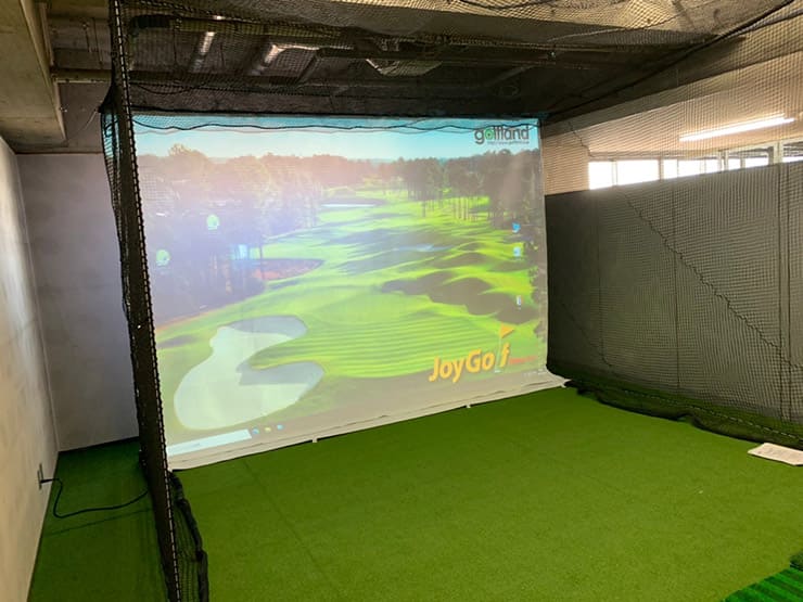 ゴルフランド社製シミュレーションゴルフ「JoyGolf Smart+」を設置