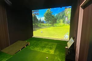 愛媛県の企業様に、福利厚生の一環で弊社ゴルフシミュレーター「JoyGolf Smart+」を設置いたしました！施工の流れも動画でご覧いただけます。