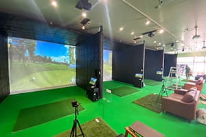 埼玉県にオープンするインドアレッスン場様に、弊社ゴルフシミュレーター「JoyGolf Smart+」を複数台設置いたしました！
