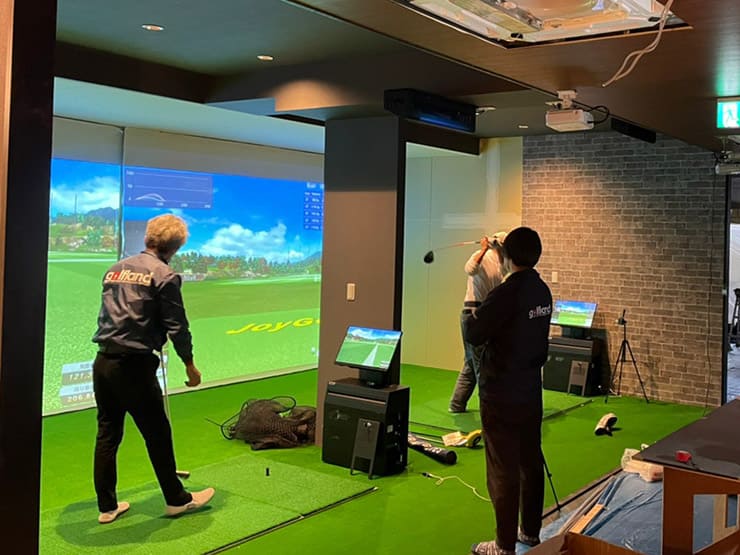 ゴルフランド社製シミュレーションゴルフ「JoyGolf Smart+」を設置