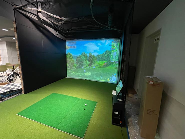 ゴルフランド社製シミュレーションゴルフ「JoyGolf Smart+」を設置