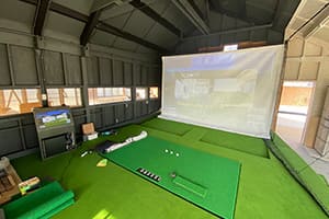 静岡の企業様に、福利厚生の一環で弊社ゴルフシミュレーター「JoyGolf Smart+（スイングプレート付き）」を設置いたしました！