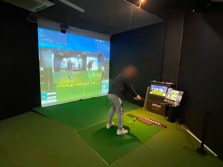 ゴルフランド社製シミュレーションゴルフ「JoyGolf Smart+」を設置