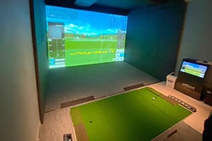 愛知のゴルフバー様に、弊社ゴルフシミュレーター「JoyGolf Smart+（フルオートティ付き）」を設置いたしました！