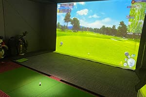 福岡の企業様に、福利厚生の一環で弊社ゴルフシミュレーター「JoyGolf Smart+（フルオートティ付き）」を設置いたしました！