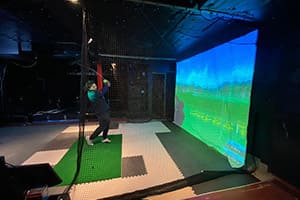 奈良のライブハウス様に、弊社ゴルフシミュレーター「JoyGolf Smart+」を複数台設置いたしました！