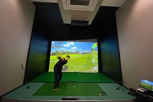 愛媛県今治市に7月オープン予定の「A-GOLF RANGE」様に弊社ゴルフシミュレーター「JoyGolf Smart+」を複数台設置いたしました！