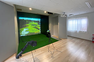 福岡の医療施設に福利厚生の一環で弊社ゴルフシミュレーター「JoyGolf Smart+」を設置いたしました！
