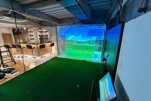 京都に新規オープンするゴルフバー「TSUDOU」様に弊社ゴルフシミュレーター「JoyGolf Smart+」を設置いたしました！