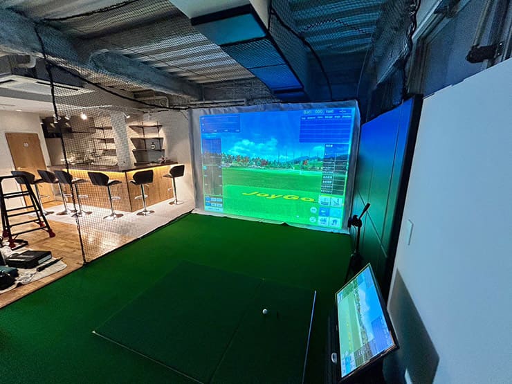 ゴルフランド社製シミュレーションゴルフ「JoyGolf Smart+」を設置