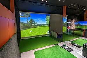 多摩市のインドア練習場「ミラーレンジ」様に弊社ゴルフシミュレーター「JoyGolf Smart+」を設置いたしました！