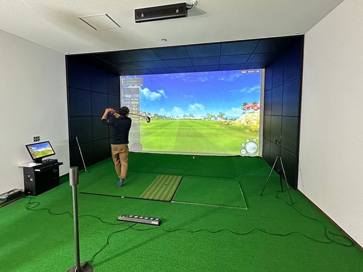 ゴルフランド社製シミュレーションゴルフ「JoyGolf Smart+」を設置