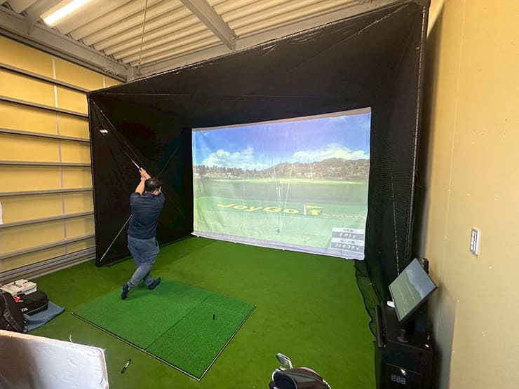 ゴルフランド社製シミュレーションゴルフ「JoyGolf Smart+」を設置