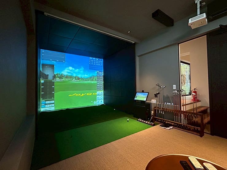 ゴルフランド社製シミュレーションゴルフ「JoyGolf Smart+」を設置