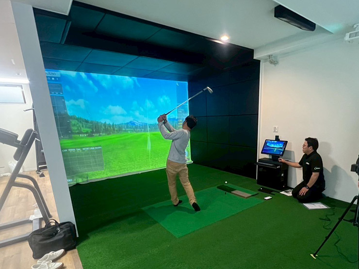 ゴルフランド社製シミュレーションゴルフ「JoyGolf Smart+」を設置