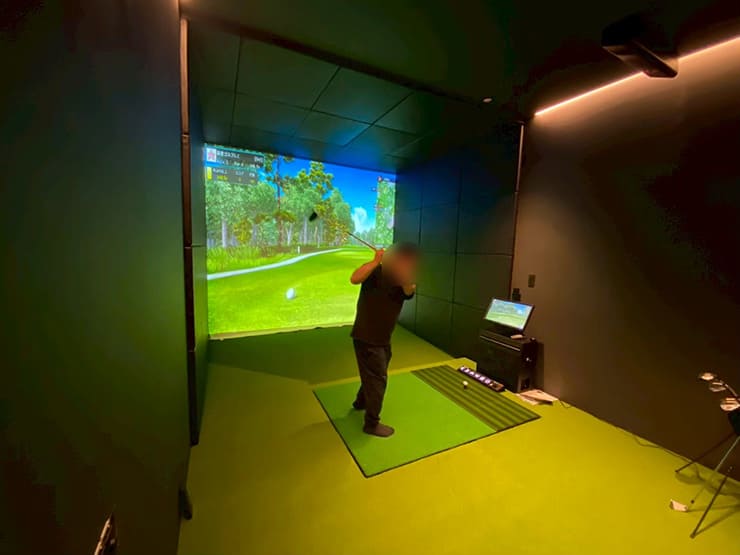 ゴルフランド社製シミュレーションゴルフ「JoyGolf Smart+」を設置