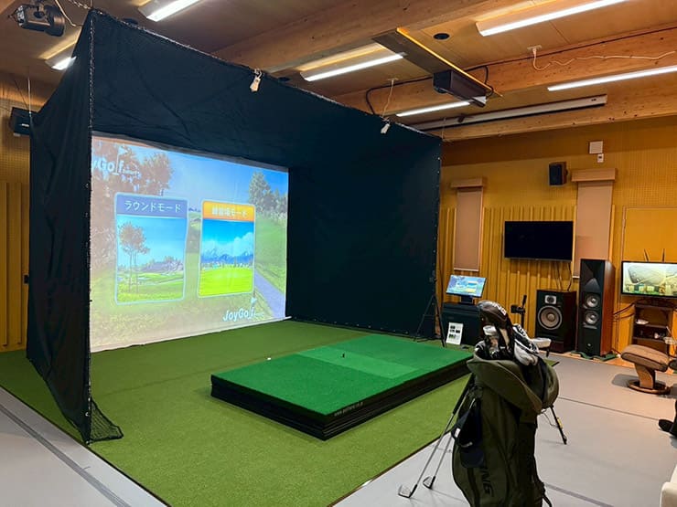 ゴルフランド社製シミュレーションゴルフ「JoyGolf Smart+」を設置