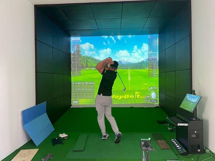 ゴルフランド社製シミュレーションゴルフ「JoyGolf Smart+」を設置