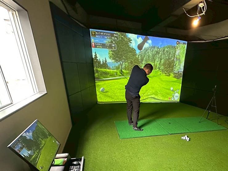 ゴルフランド社製シミュレーションゴルフ「JoyGolf Smart+」を設置