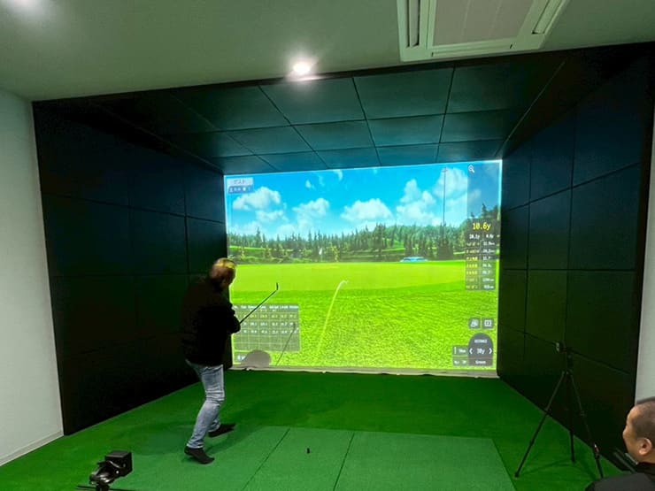 ゴルフランド社製シミュレーションゴルフ「JoyGolf Smart+」を設置