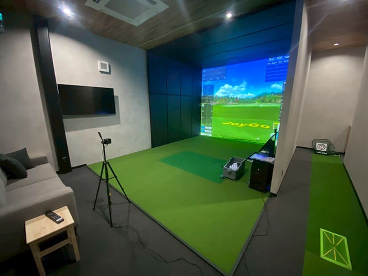 ゴルフランド社製シミュレーションゴルフ「JoyGolf Smart+」を設置