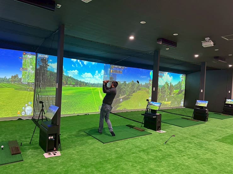 ゴルフランド社製シミュレーションゴルフ「JoyGolf Smart+」を設置
