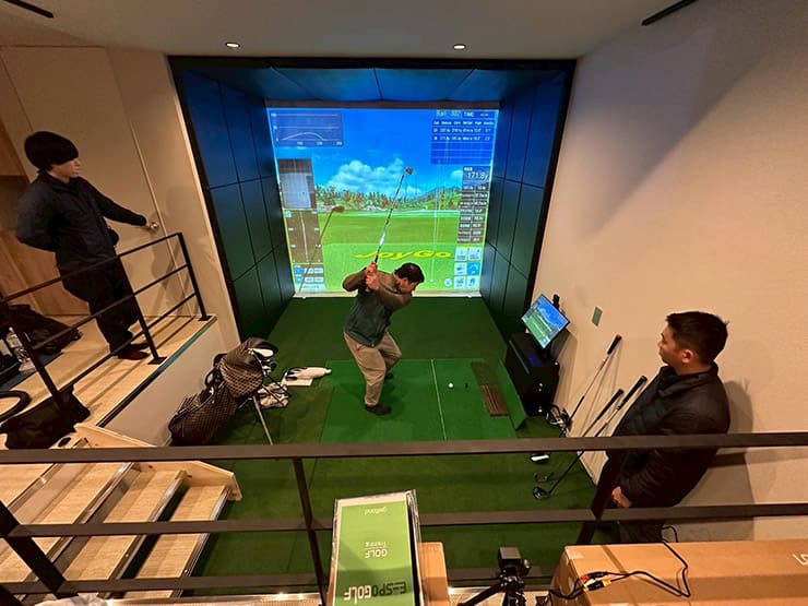 ゴルフランド社製シミュレーションゴルフ「JoyGolf Smart+」を設置