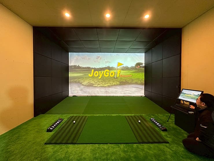 ゴルフランド社製シミュレーションゴルフ「JoyGolf Smart+」を設置