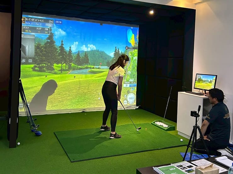 ゴルフランド社製シミュレーションゴルフ「JoyGolf Smart+」を設置