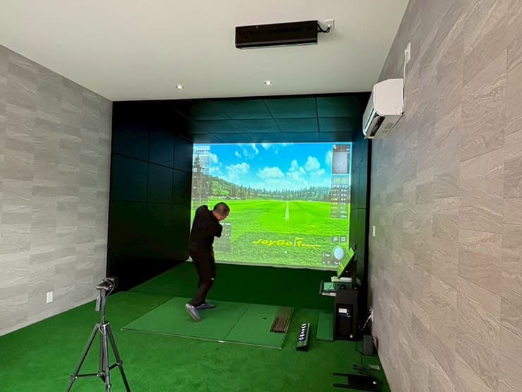 ゴルフランド社製シミュレーションゴルフ「JoyGolf Smart+」を設置