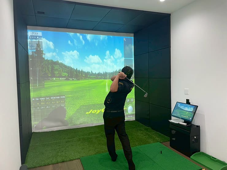 ゴルフランド社製シミュレーションゴルフ「JoyGolf Smart+」を設置