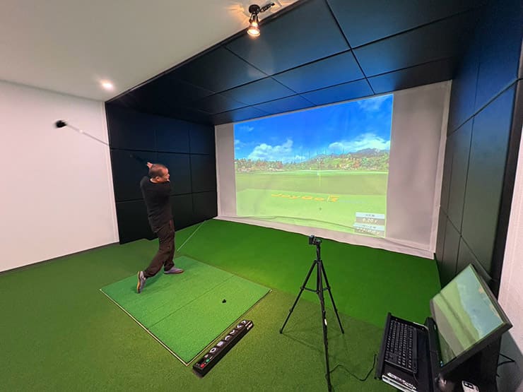 ゴルフランド社製シミュレーションゴルフ「JoyGolf Range」を設置