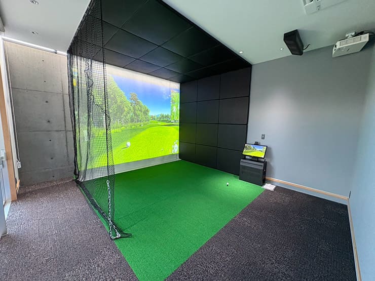 ゴルフランド社製シミュレーションゴルフ「JoyGolf Smart+」を設置