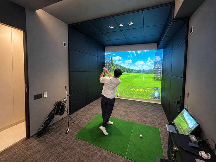 ゴルフランド社製シミュレーションゴルフ「JoyGolf Smart+」を設置
